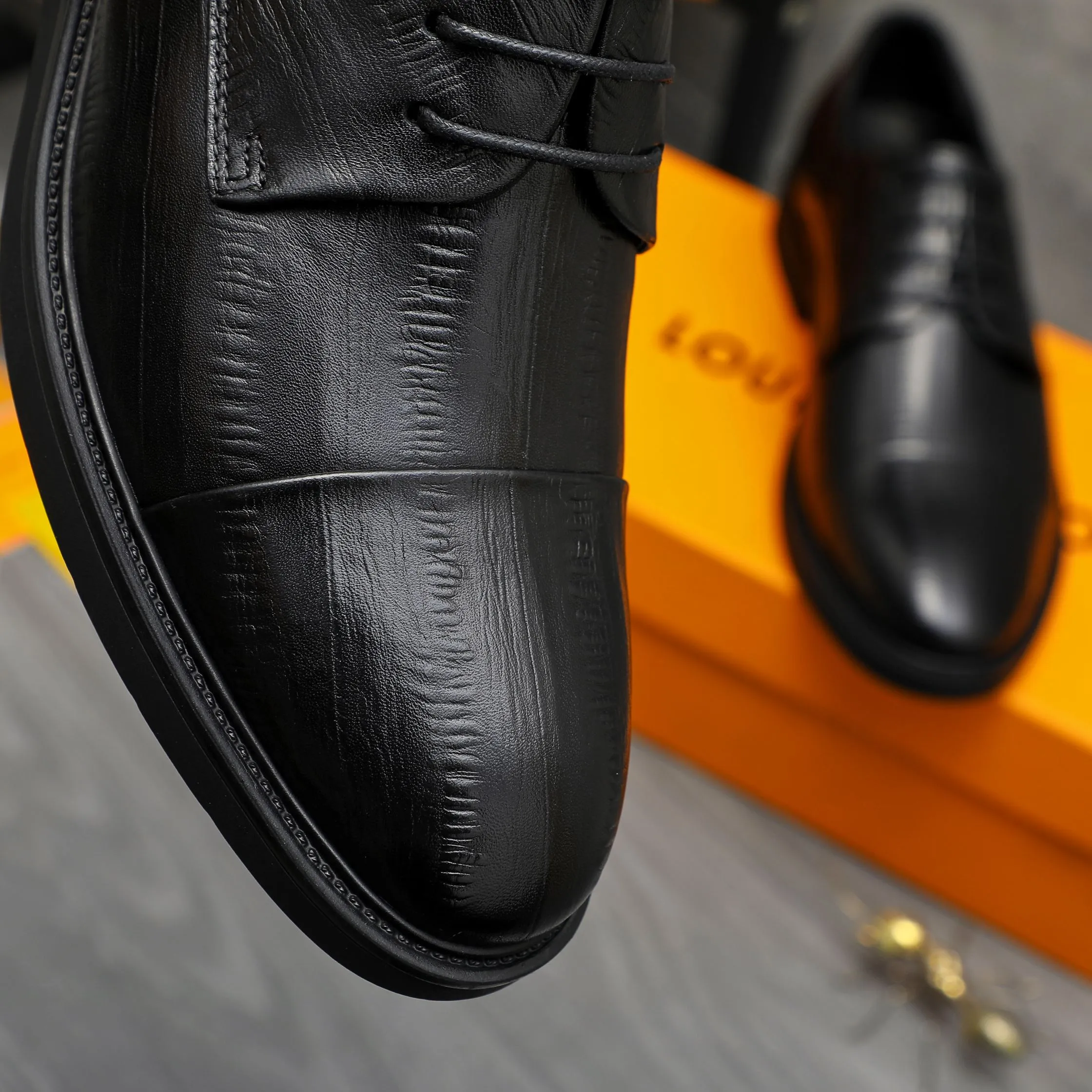 Men's shoes 💰p442 Product trademark: LV (Louis Vuitton) business lace-up leather shoes Regular size: 38-46 (45.46 custom-made, non-refundable) Product materials: Selected high-quality vertical grain cowhide upper, cowhide lining, rubber outsole